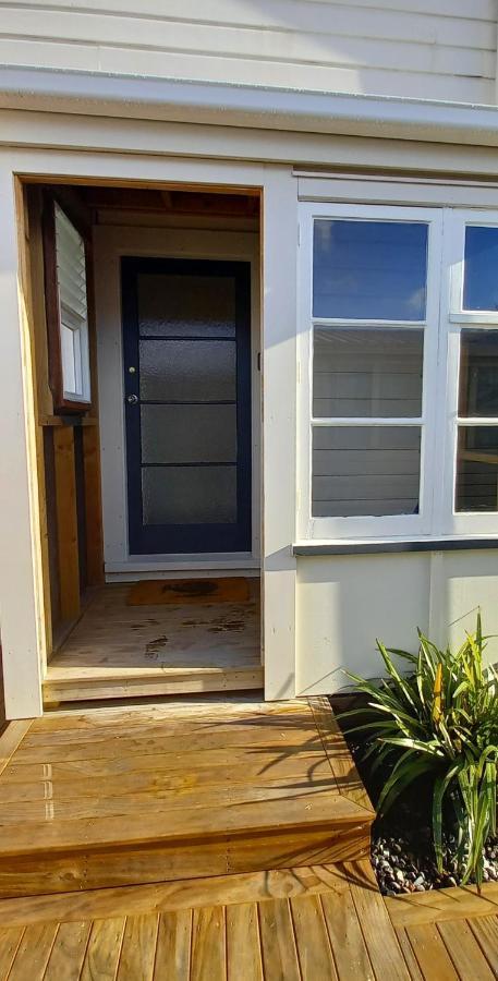 Character 2-Bedroom Unit Masterton Esterno foto