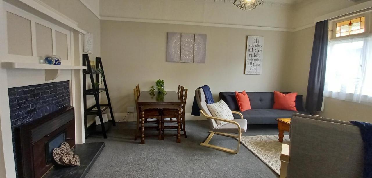 Character 2-Bedroom Unit Masterton Esterno foto